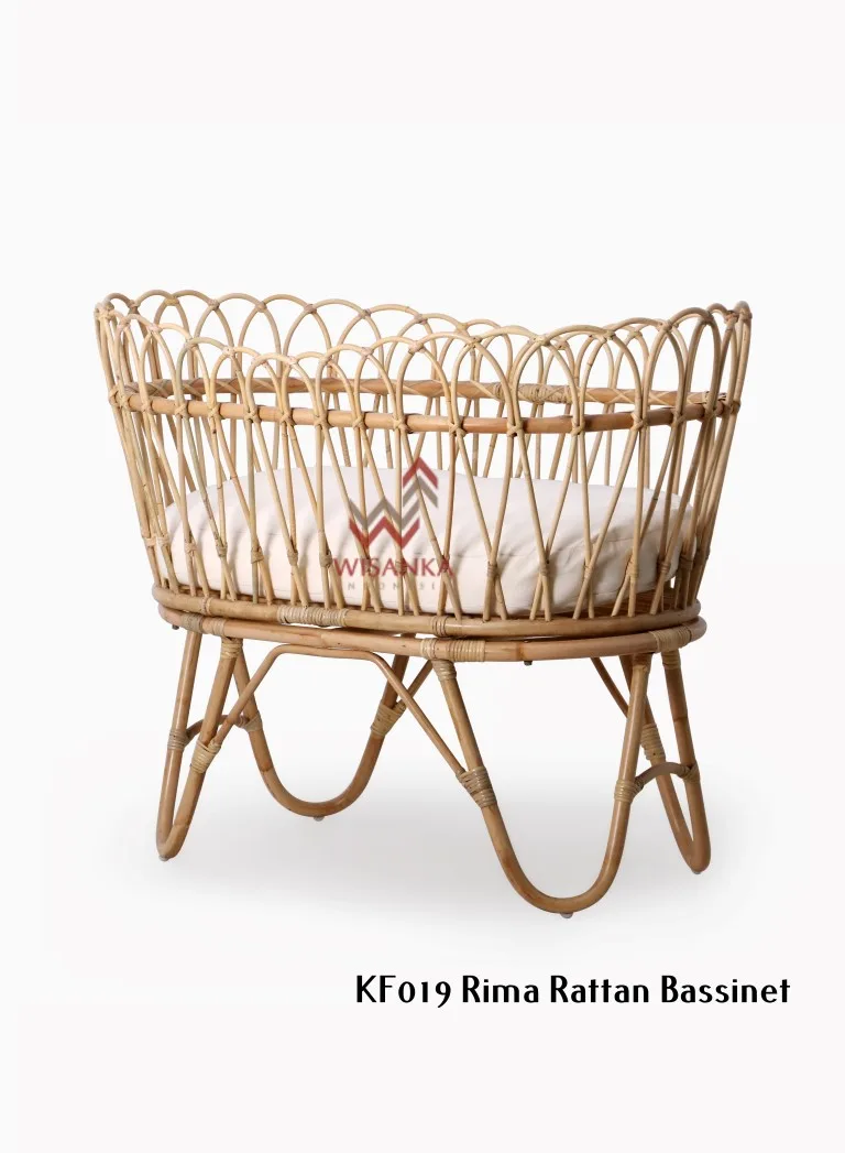 Rima Rattan bassinet