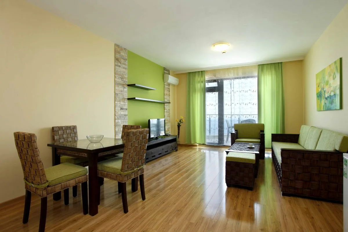 How to arrange dining room