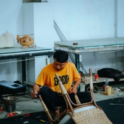Stoelvervaardiging uit Indonesië